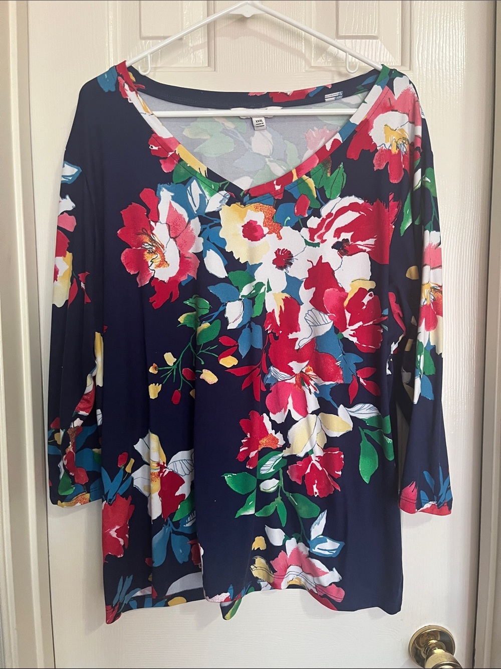 Pioneer WomWomen’s Floral V-Neck Top Navy Floral Print XXL